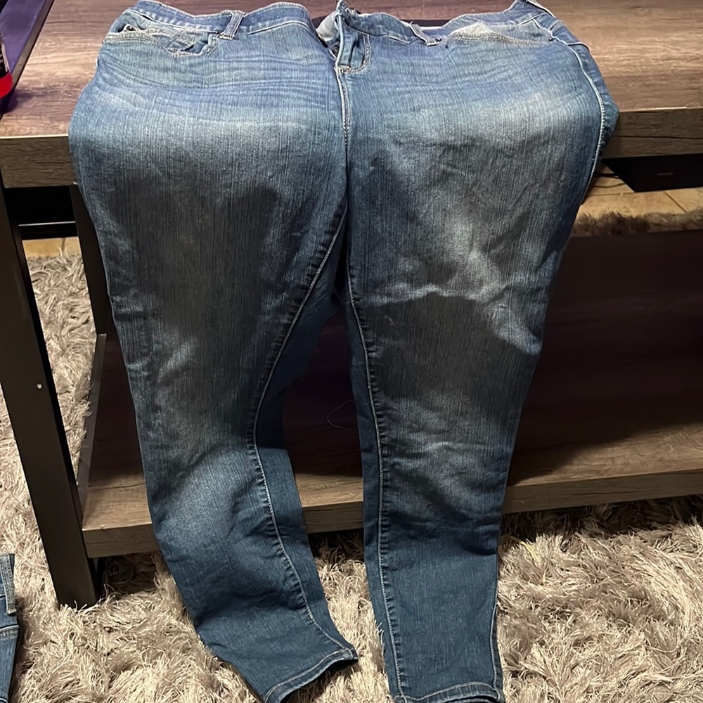 BOMBSHELL STRAIGHT PREMIUM STRETCH HIGH-RISE JEAN. 16 R